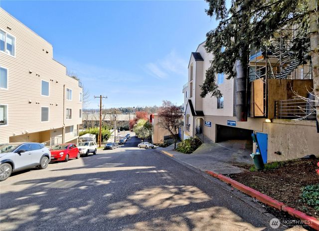 3905 SW Avalon Way, Seattle, WA 98126