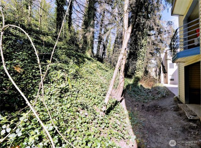 3905 SW Avalon Way, Seattle, WA 98126