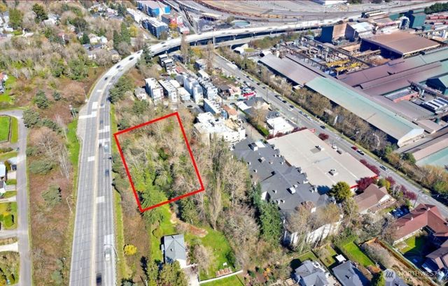 3905 SW Avalon Way, Seattle, WA 98126