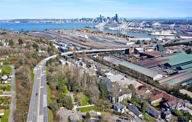 3905 SW Avalon Way, Seattle, WA 98126