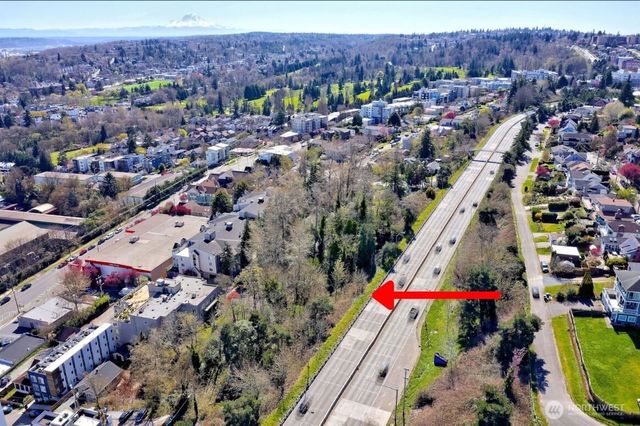 3905 SW Avalon Way, Seattle, WA 98126