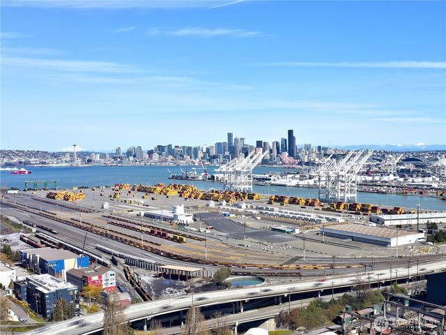 3905 SW Avalon Way, Seattle, WA 98126