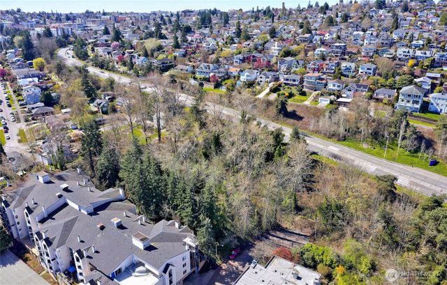 3905 SW Avalon Way, Seattle, WA 98126