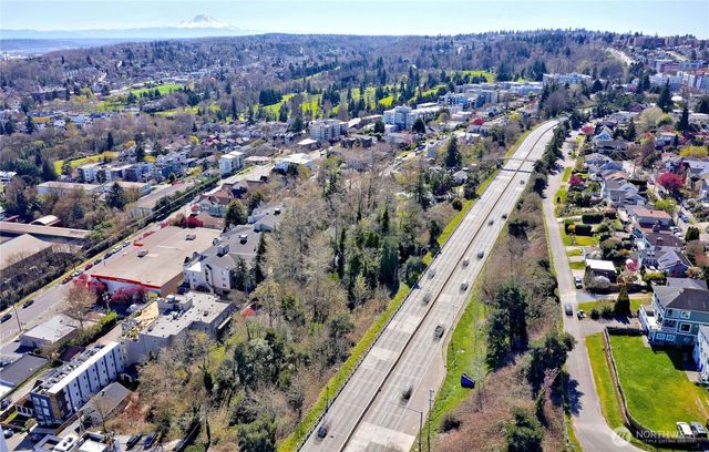 3905 SW Avalon Way, Seattle, WA 98126