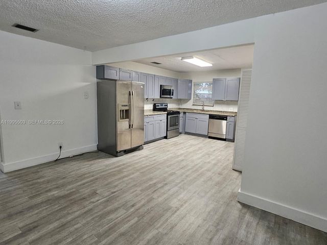 209 SW 9th St 209, Hallandale Beach, FL 33009