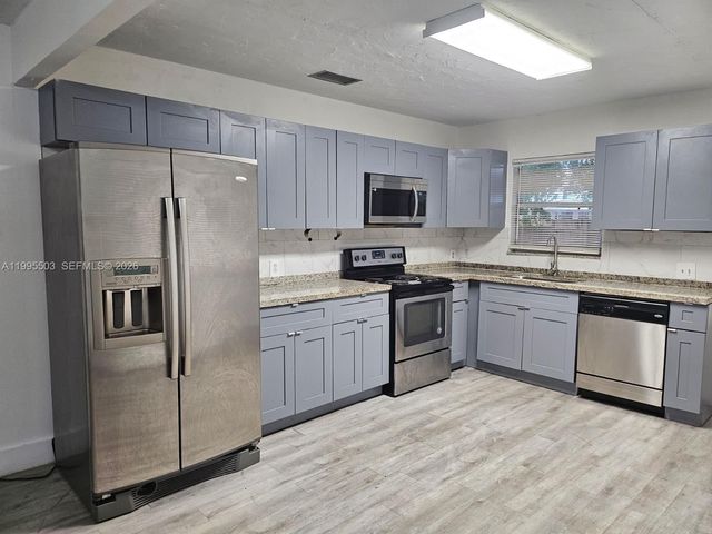 209 SW 9th St 209, Hallandale Beach, FL 33009