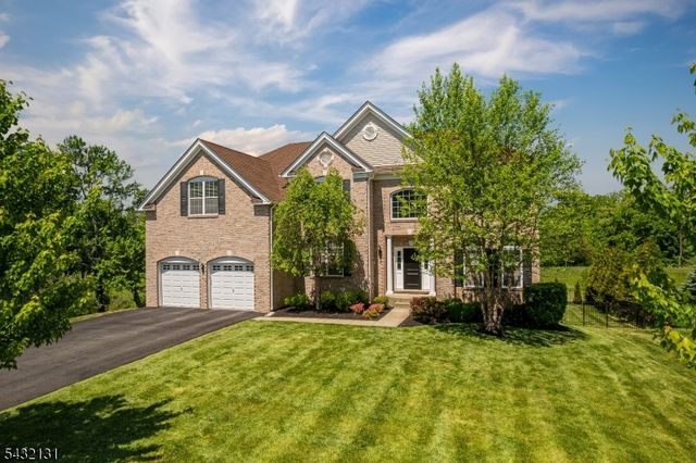 7 Heaton St, Mount Olive Twp., NJ 07828