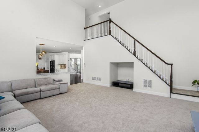 7 Heaton St, Mount Olive Twp., NJ 07828