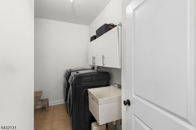 7 Heaton St, Mount Olive Twp., NJ 07828