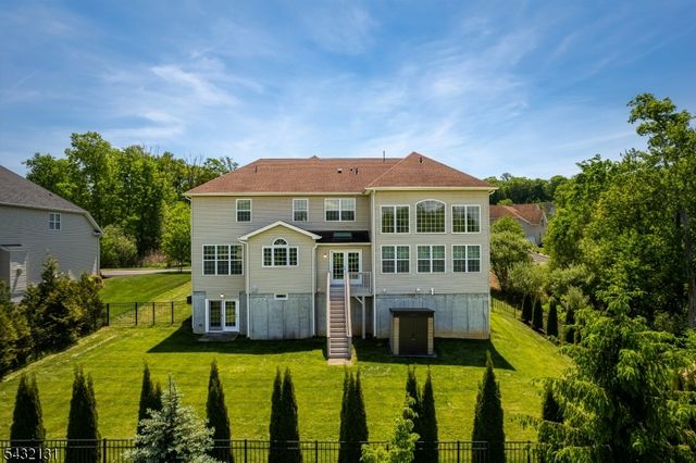 7 Heaton St, Mount Olive Twp., NJ 07828