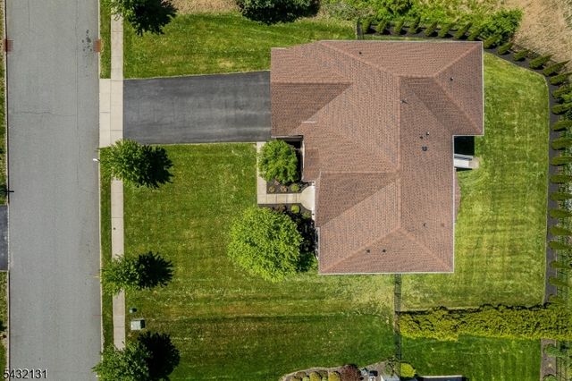7 Heaton St, Mount Olive Twp., NJ 07828