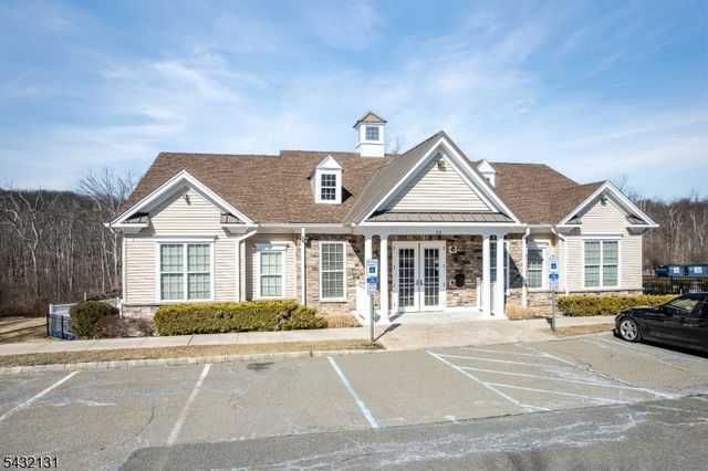 7 Heaton St, Mount Olive Twp., NJ 07828