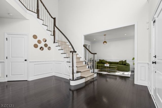 7 Heaton St, Mount Olive Twp., NJ 07828