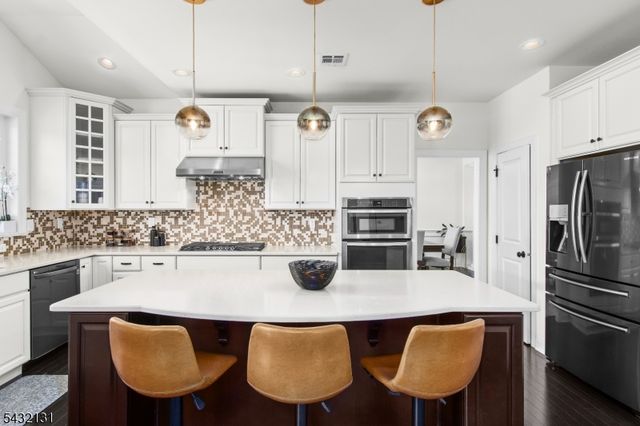 7 Heaton St, Mount Olive Twp., NJ 07828
