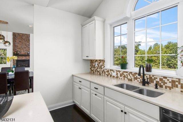 7 Heaton St, Mount Olive Twp., NJ 07828