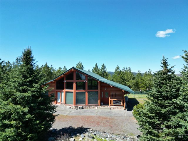 4975 Middle Road, Lenore, ID 83541