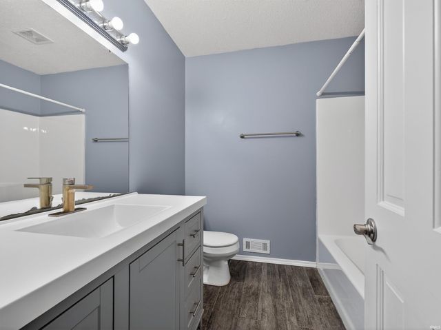 3018 Trappers Cove, Huntington, IN 46750