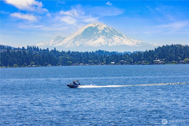 6669 N NE Windermere Road, Seattle, WA 98115