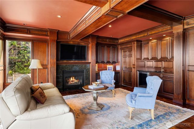 6669 N NE Windermere Road, Seattle, WA 98115