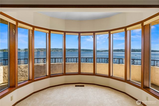 6669 N NE Windermere Road, Seattle, WA 98115