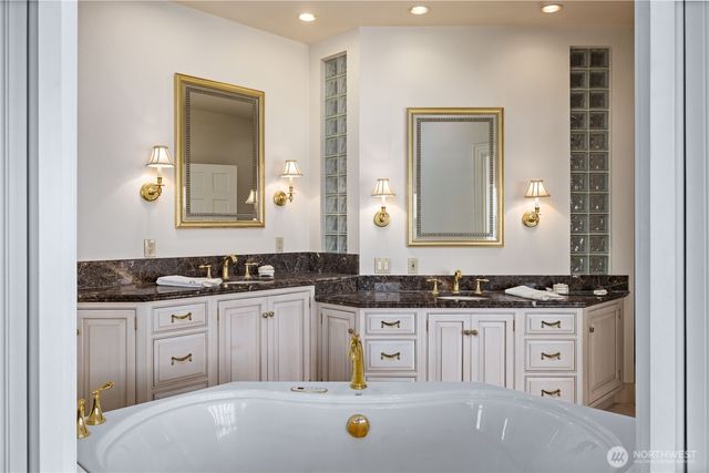 6669 N NE Windermere Road, Seattle, WA 98115