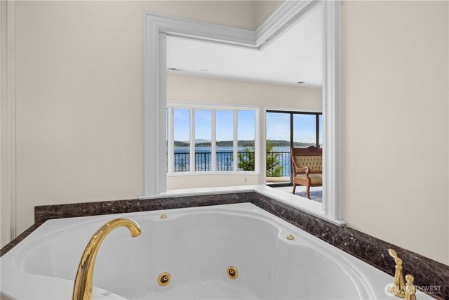 6669 N NE Windermere Road, Seattle, WA 98115