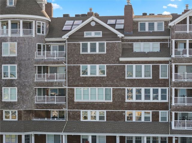 53 Conanicus Avenue 5A, Jamestown, RI 02835