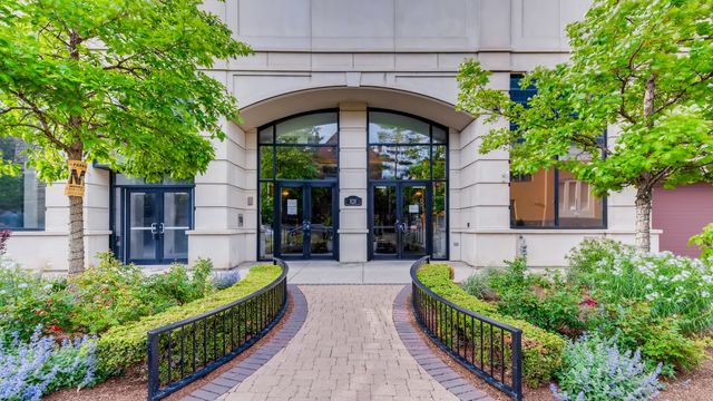 828 W GRACE Street 502, Chicago, IL 60613