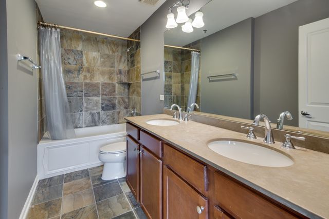 828 W GRACE Street 502, Chicago, IL 60613
