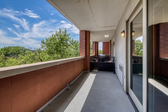 828 W GRACE Street 502, Chicago, IL 60613
