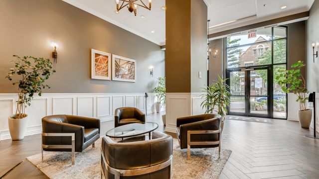 828 W GRACE Street 502, Chicago, IL 60613