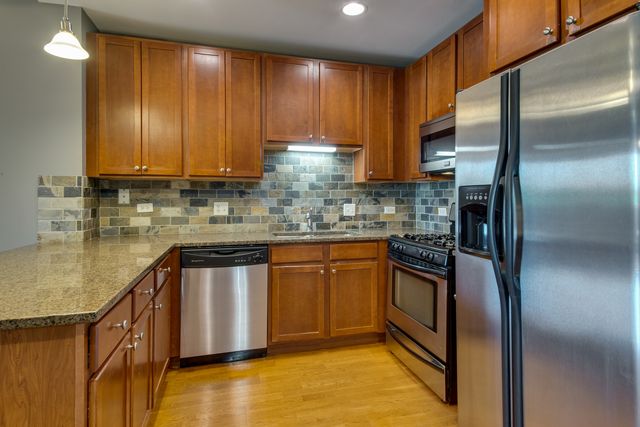 828 W GRACE Street 502, Chicago, IL 60613
