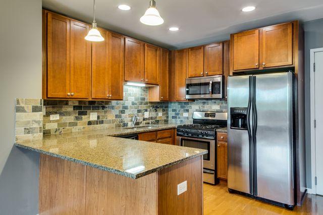 828 W GRACE Street 502, Chicago, IL 60613
