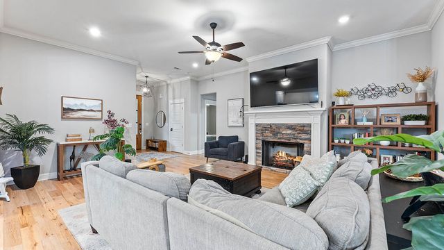 3 Donington Circle, Bella Vista, AR 72714