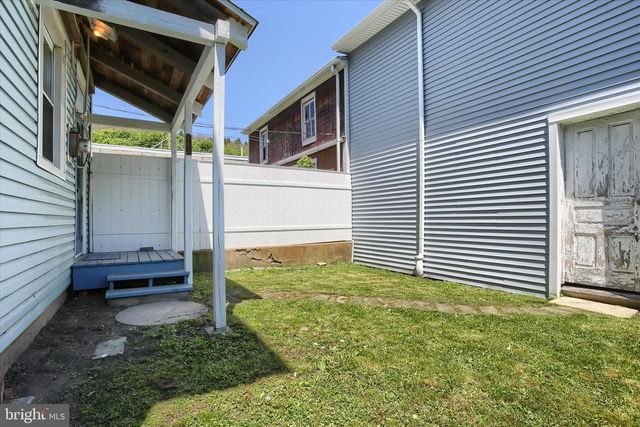 35 S HOFFMAN BLVD, Ashland, PA 17921