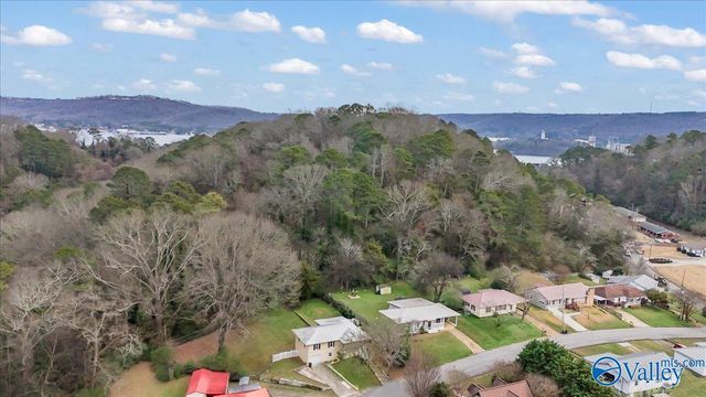 1532 Circle Drive, Guntersville, AL 35976