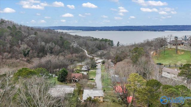 1532 Circle Drive, Guntersville, AL 35976