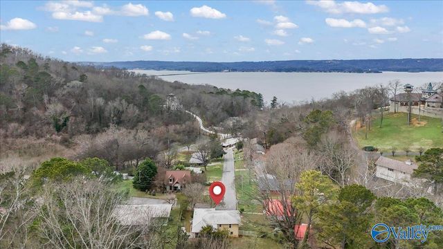 1532 Circle Drive, Guntersville, AL 35976