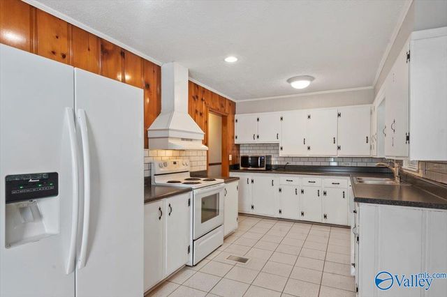 1532 Circle Drive, Guntersville, AL 35976