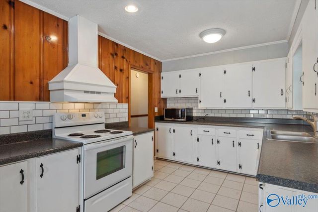 1532 Circle Drive, Guntersville, AL 35976