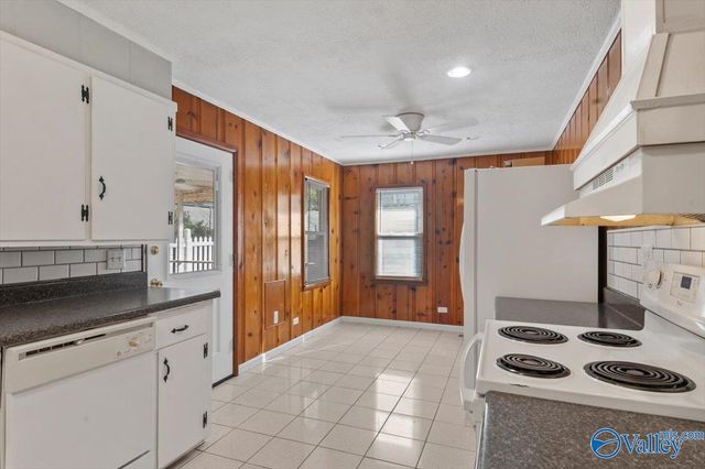 1532 Circle Drive, Guntersville, AL 35976