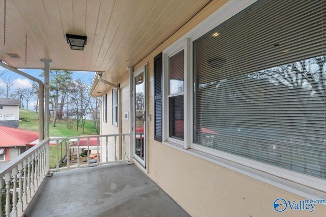 1532 Circle Drive, Guntersville, AL 35976