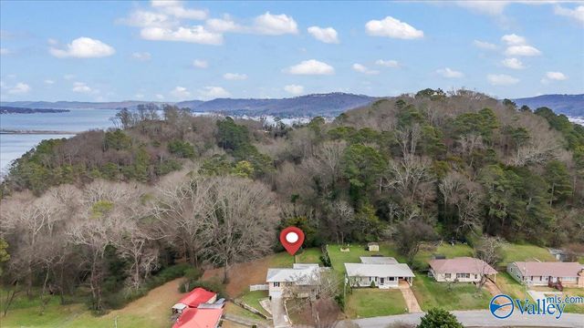 1532 Circle Drive, Guntersville, AL 35976