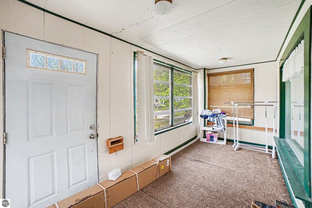 Image 14 of property listing at 133 Allen Avenue, Alma, MI 48801