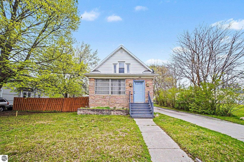 Image 15 of property listing at 133 Allen Avenue, Alma, MI 48801