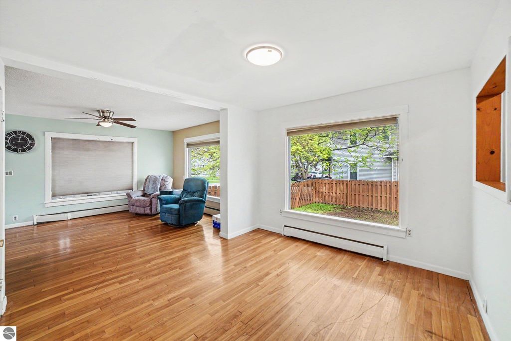 Image 3 of property listing at 133 Allen Avenue, Alma, MI 48801
