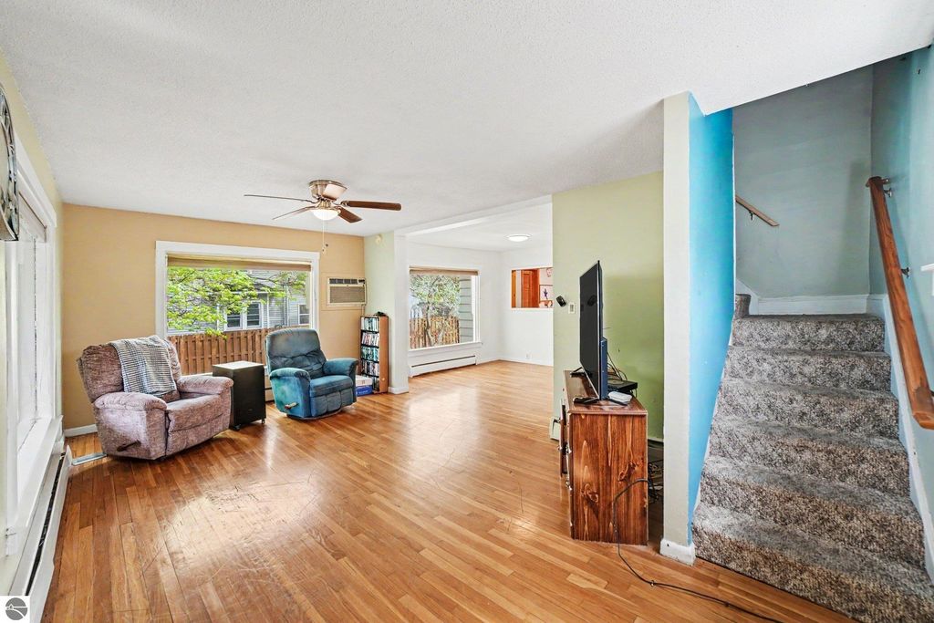 Image 5 of property listing at 133 Allen Avenue, Alma, MI 48801