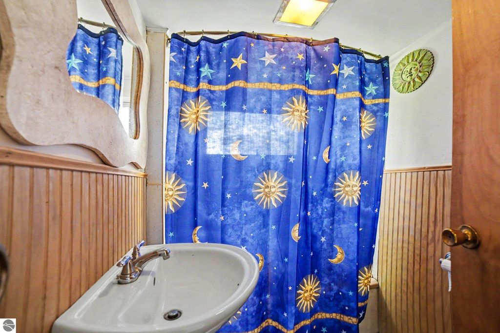 Image 9 of property listing at 133 Allen Avenue, Alma, MI 48801