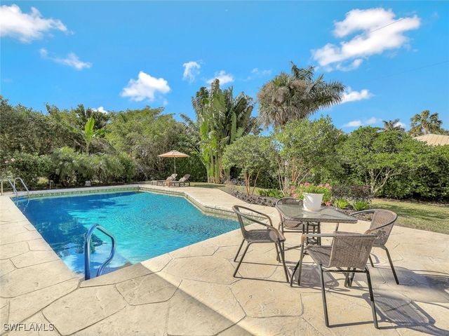 79 Burning Tree DR, Naples, FL 34105