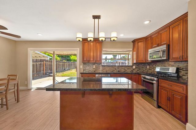 5673 Mesa Verde Cir, Rocklin, CA 95677